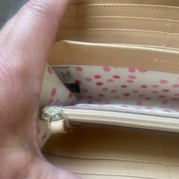 Kate Spade Cream Zip Travel Wallet - Picture 9 of 10